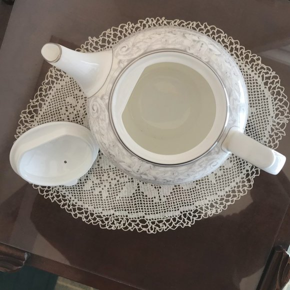 Teapot & Lid Naples Platinum by ROYAL DOULTON – RARE FIND - Picture 4 of 12